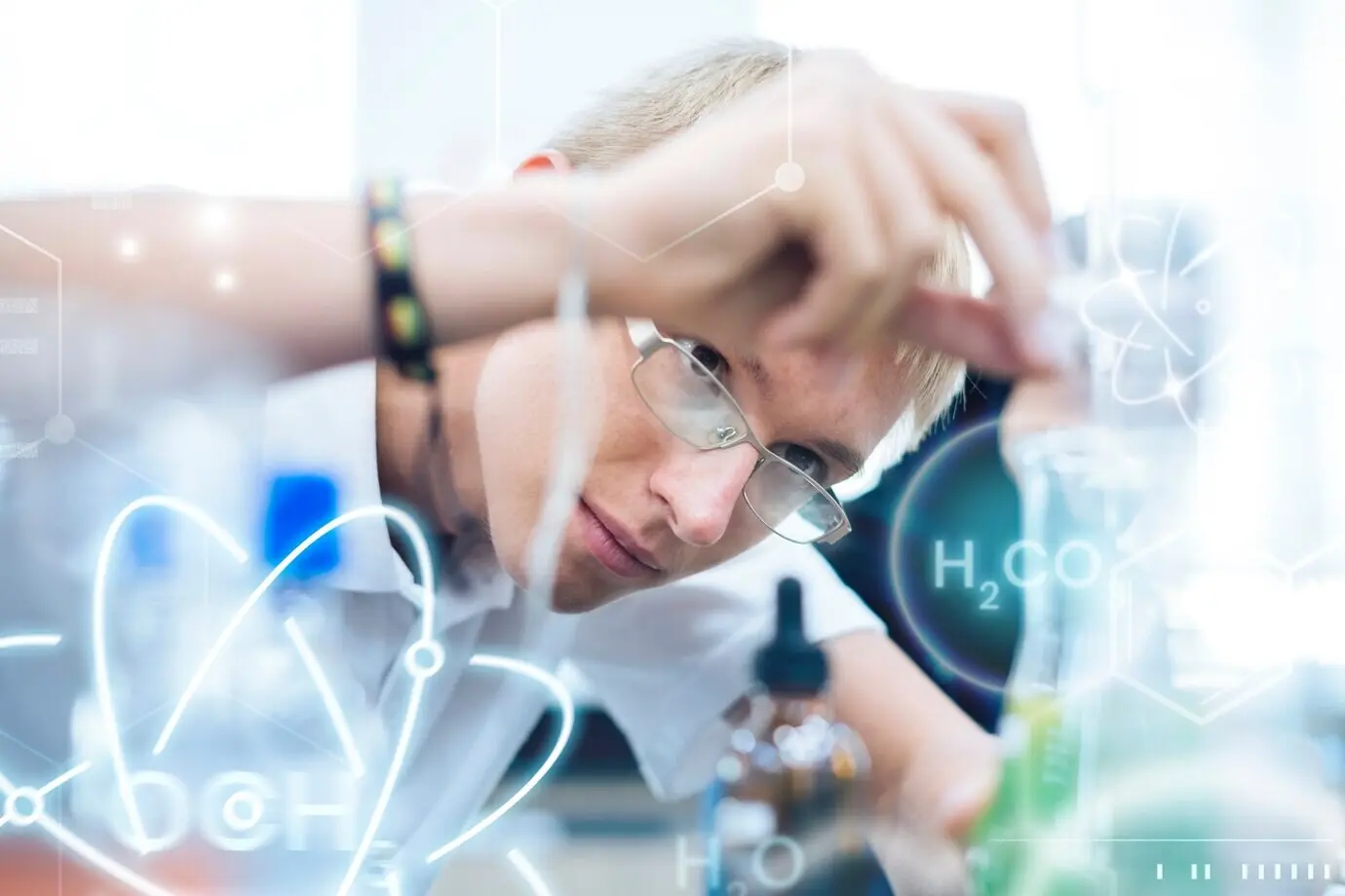 Ремикс: студенческий эксперимент по химии и научное образование.